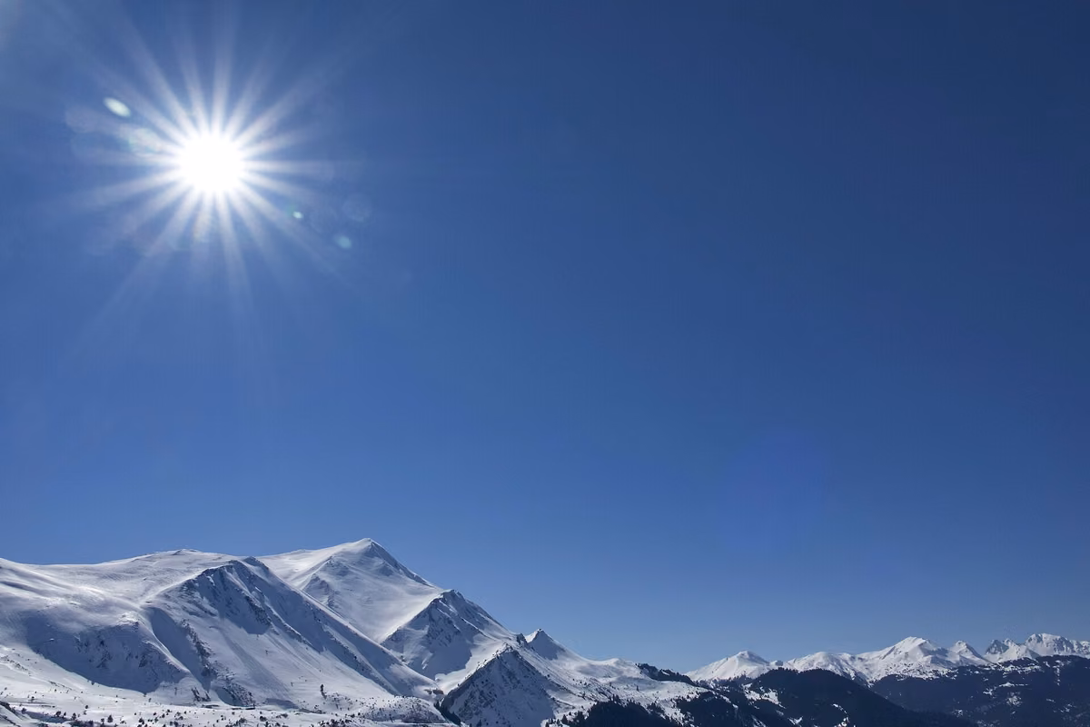 Sun breaking over the summit ridge of Voutsikaki in the Agrafa