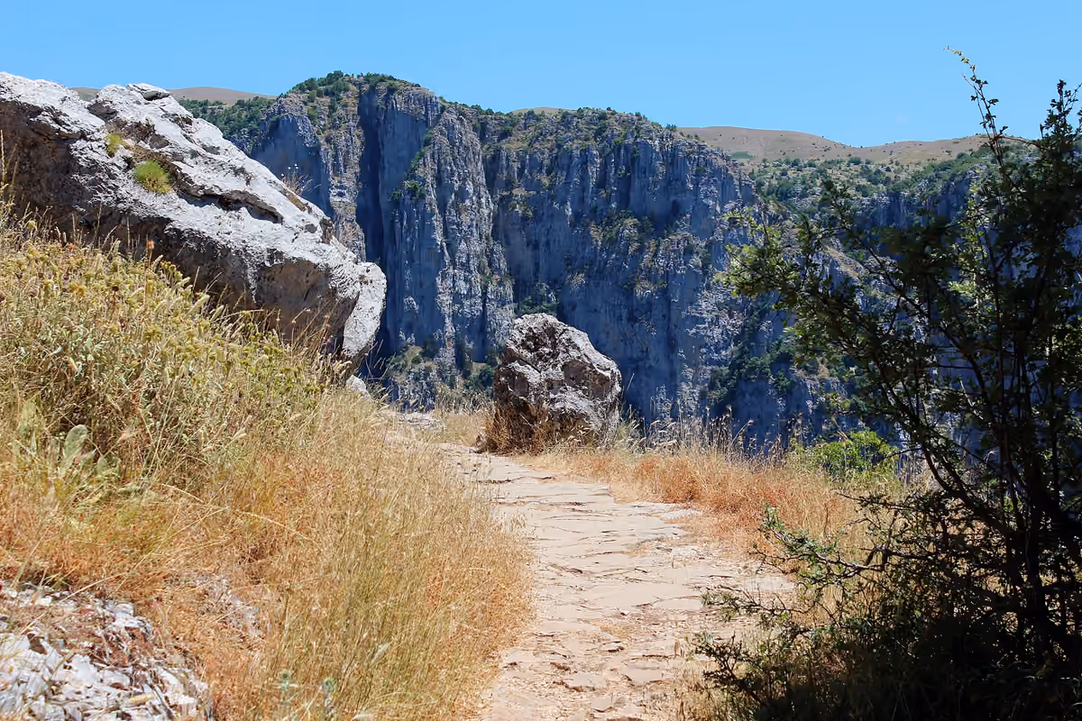 A path along the rim of the Vikos gorge